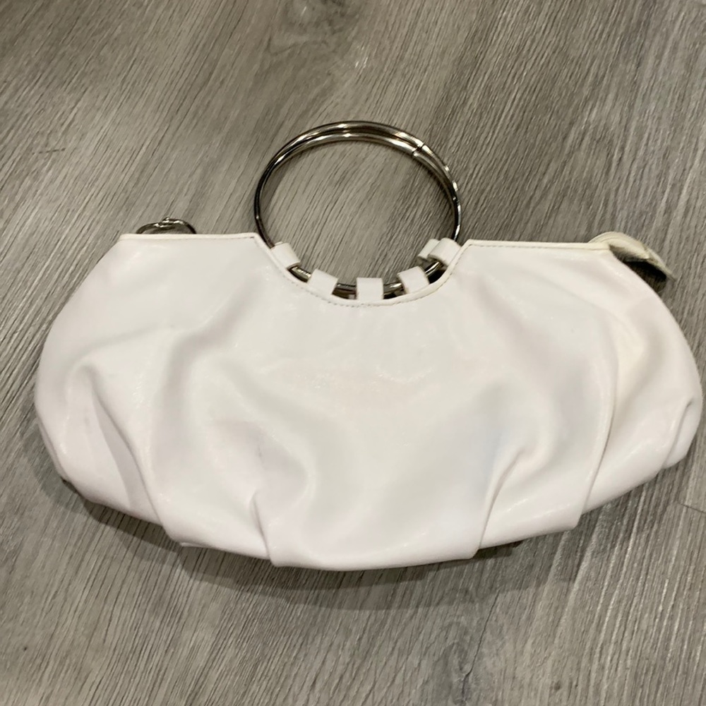 White purse with metal round handle - Picture 2 of 12